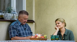 „Jak wybrać kobietę, nie dotykając jej”? „Rolnik szuka żony” z misyjnego programu stał się festiwalem żenady