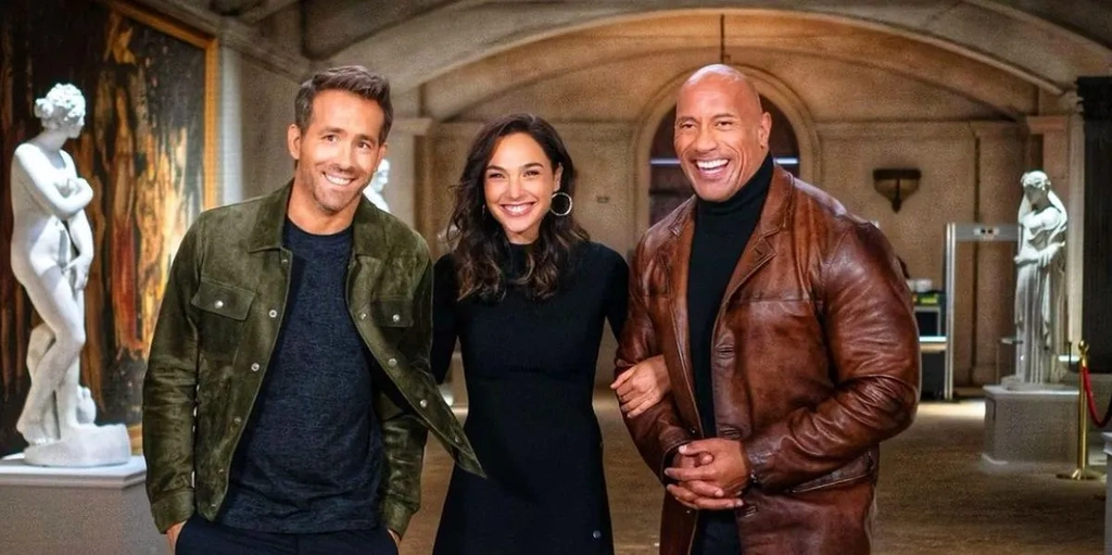 red notice dwayne johnson gal gadot ryan reynolds