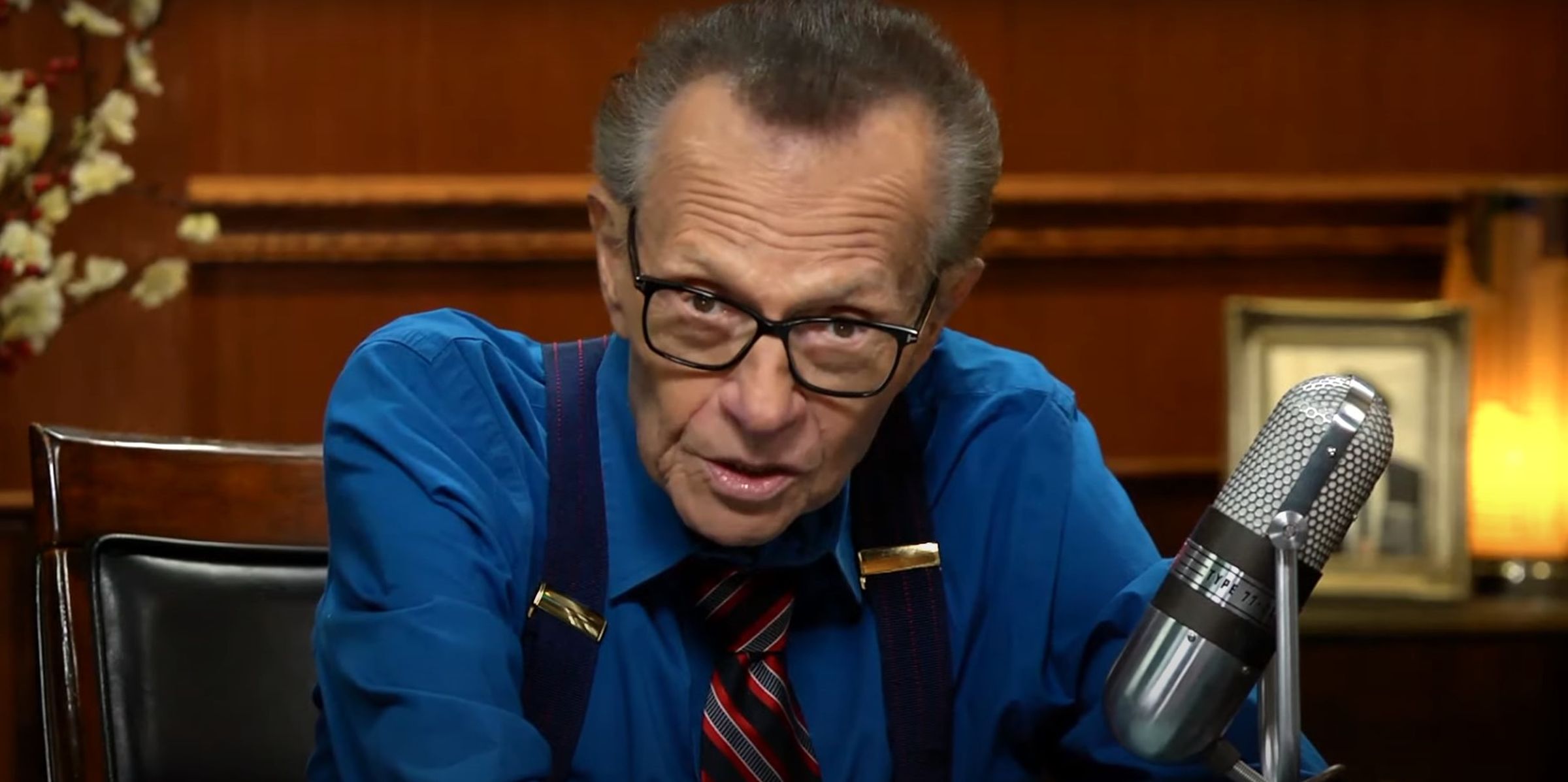 Larry King w kadrze ze swojego własnego programu LArry King Live