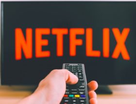 Netflix TOP: Polacy w lutym oglądali seriale TVP i komedie romantyczne