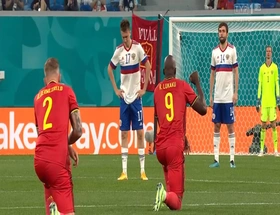 klekanie pilkarze mecz euro 2020 black lives matter