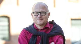 Autor powieści „Cisza" stworzył profil, który prowadzi wyłącznie sztuczna inteligencja - wywiad