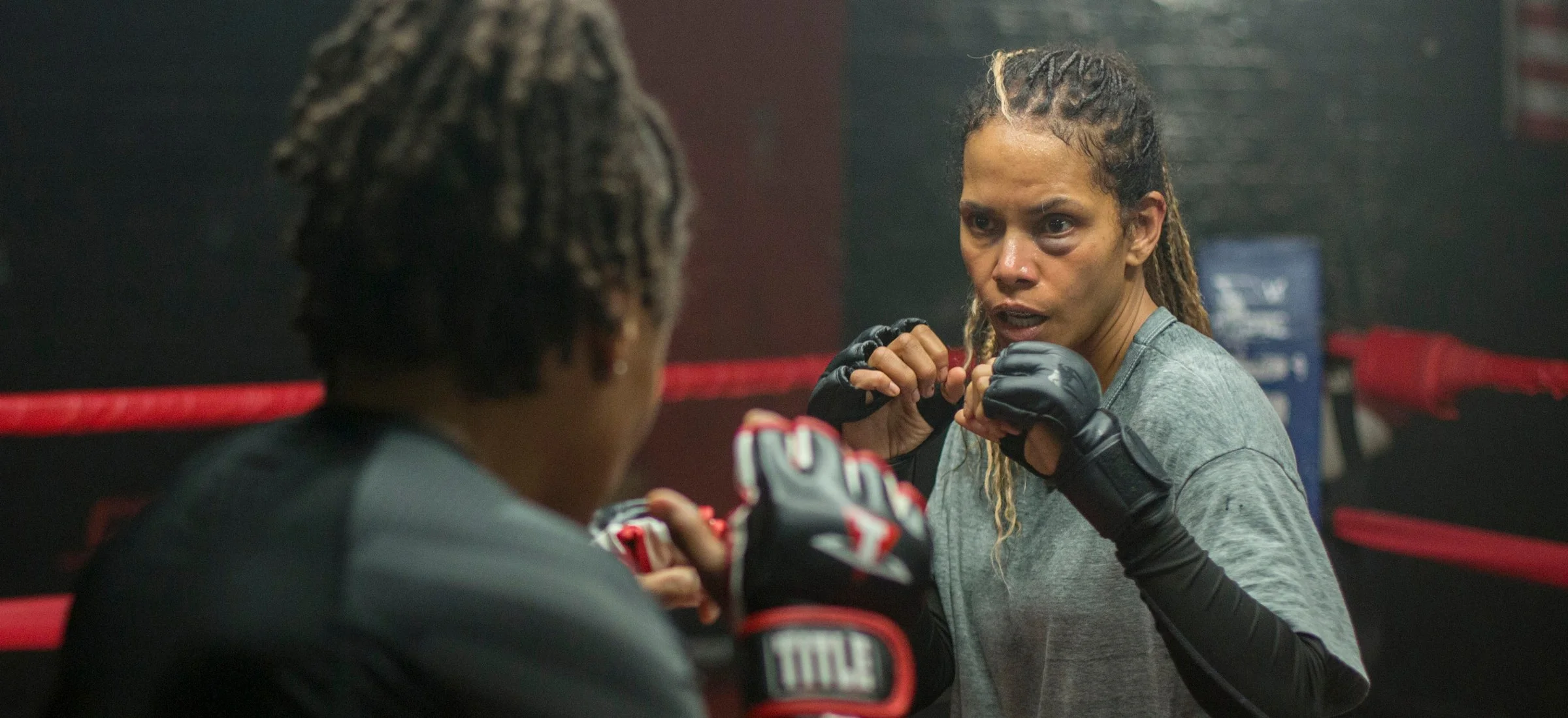 poobijana netflix mma halle berry recenzja