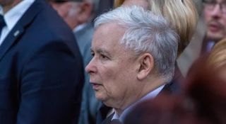 Tajemnicza biografia Kaczyńskiego miała "obnażyć prawdę" o prezesie PiS. Nie da się ukryć - czytelnicy są zaskoczeni