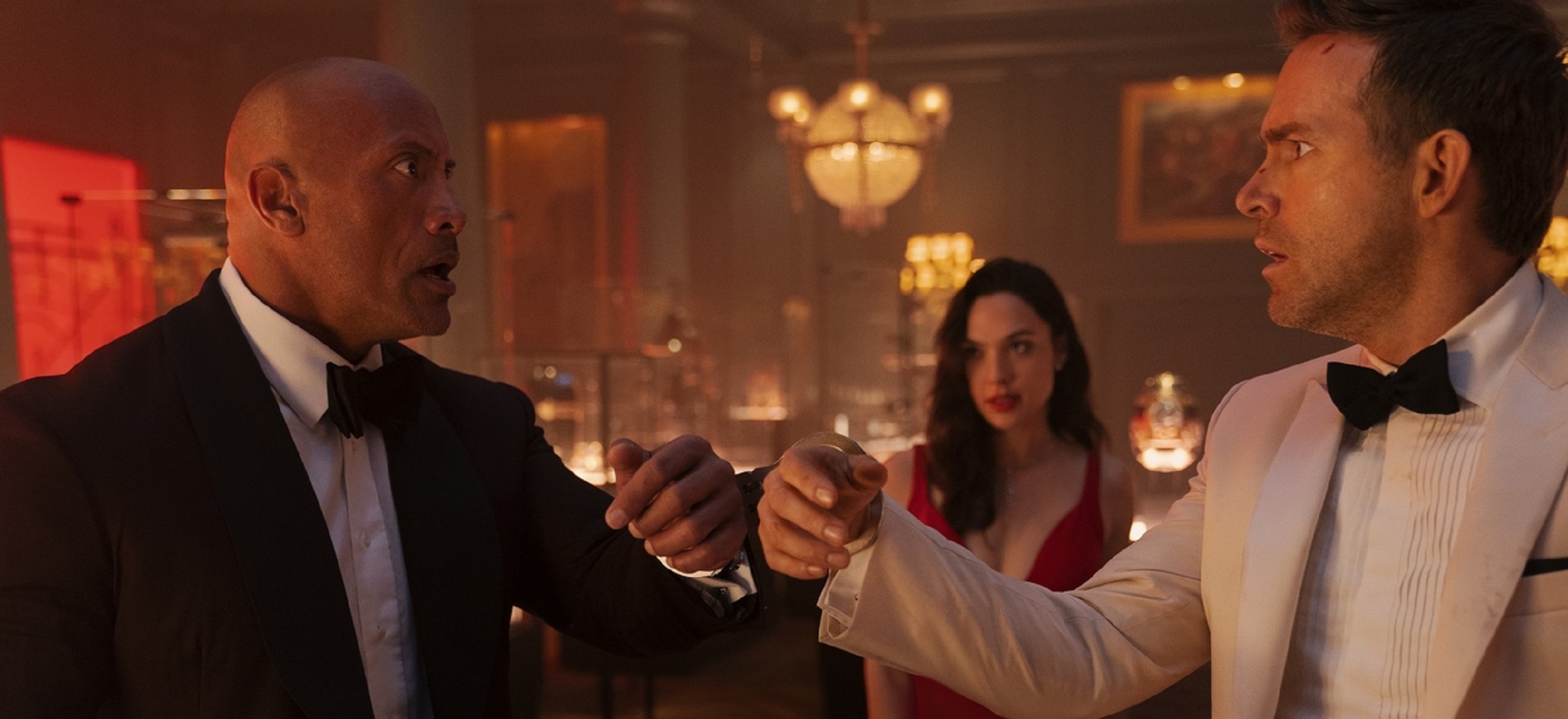czerwona nota netflix sequele ryan reynolds dwayne johnson gal gadot