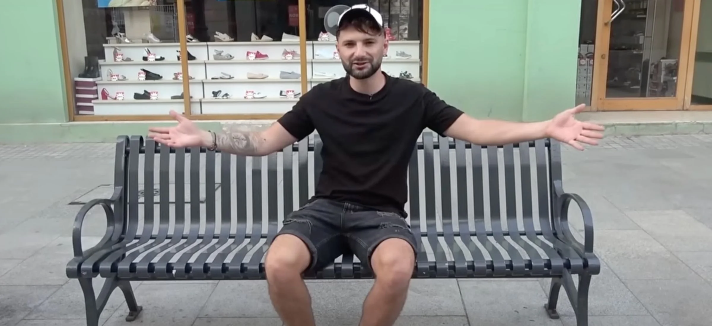 Youtuberzy chcieli sprawdzić, czy ludzie zareagują na przemoc domową. Zareagowali telefonem na policję