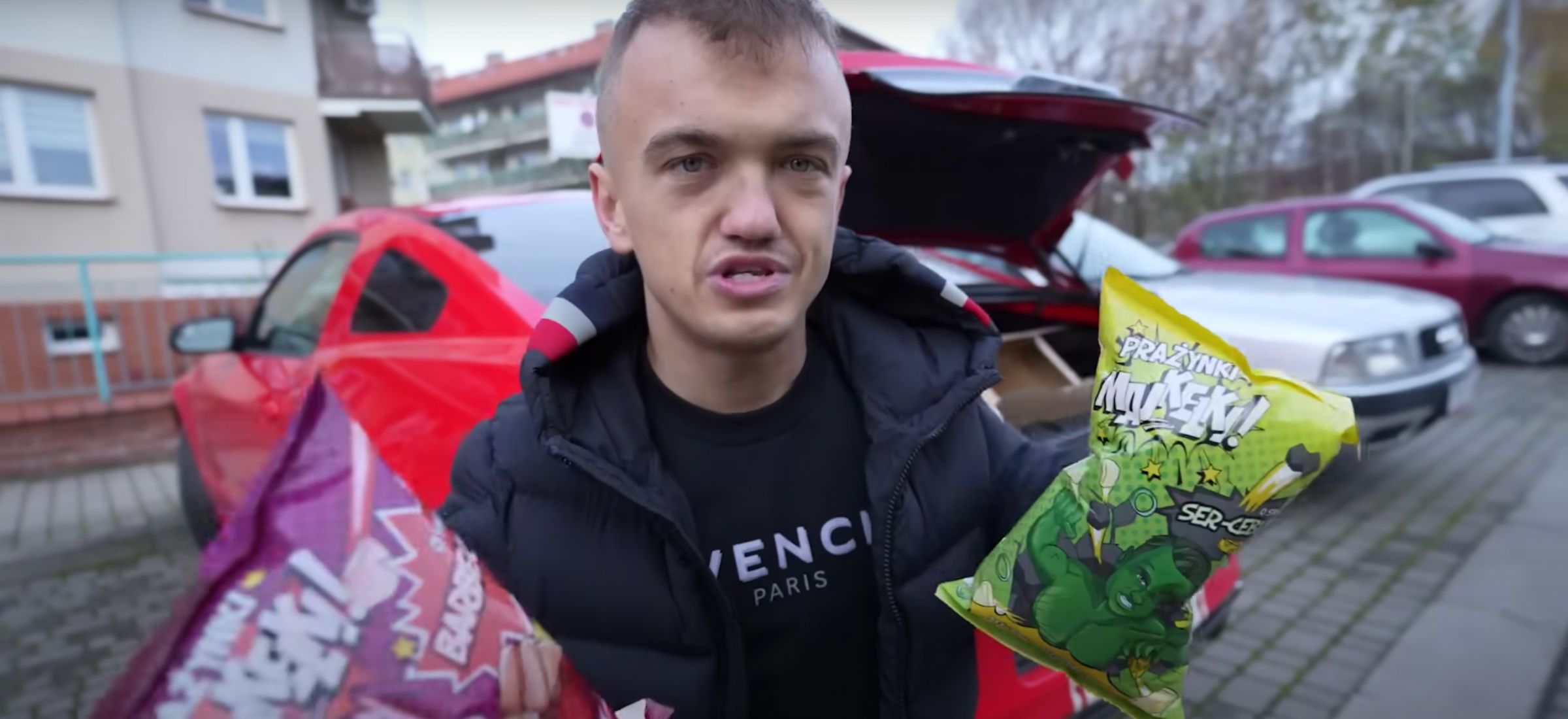 Dziewczyna z Tindera ujawniła wiadomości z Mini Majkiem. Influencer narzeka na nią i jej uczelnię