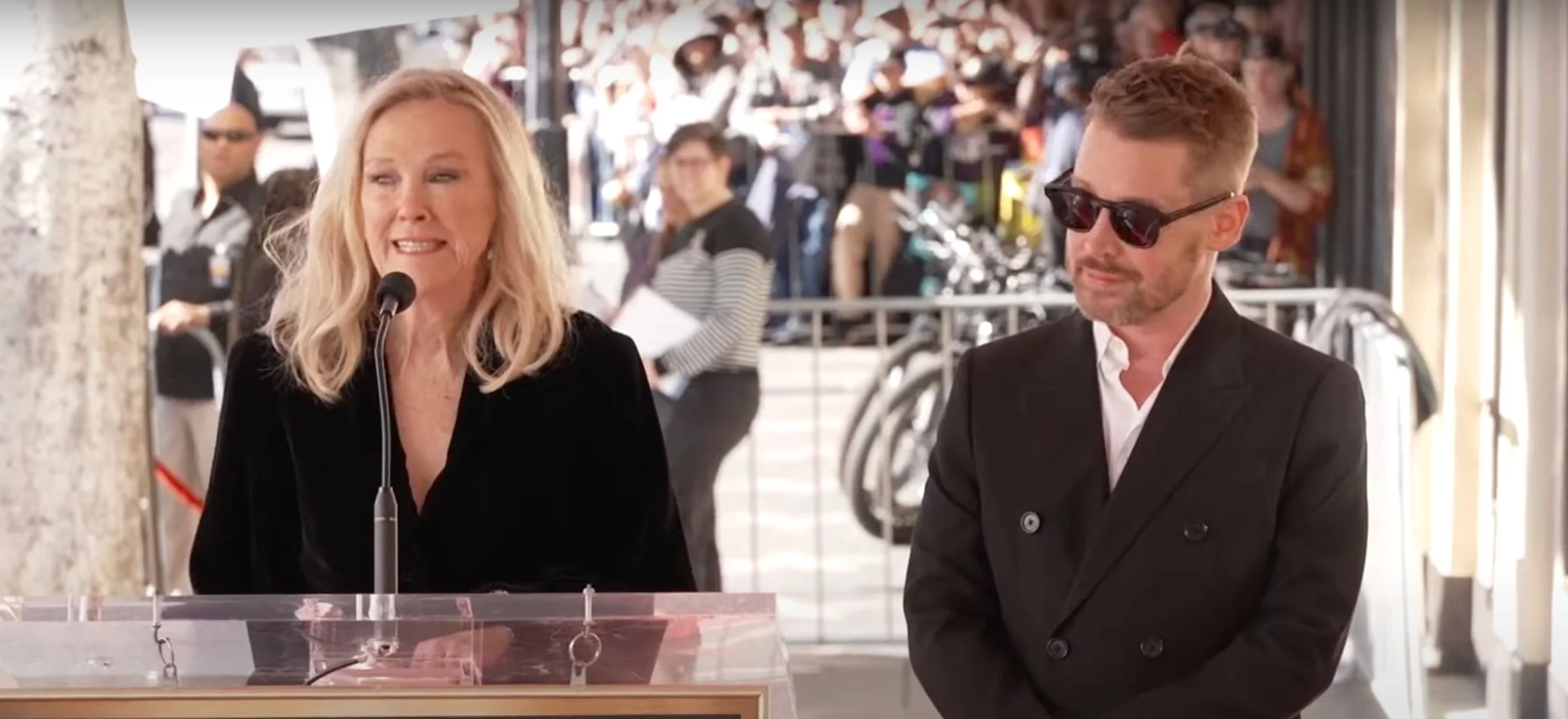 Macaulay Culkin odsłonił swoją gwiazdę w Hollywood. Filmowemu Kevinowi towarzyszyła jego mama