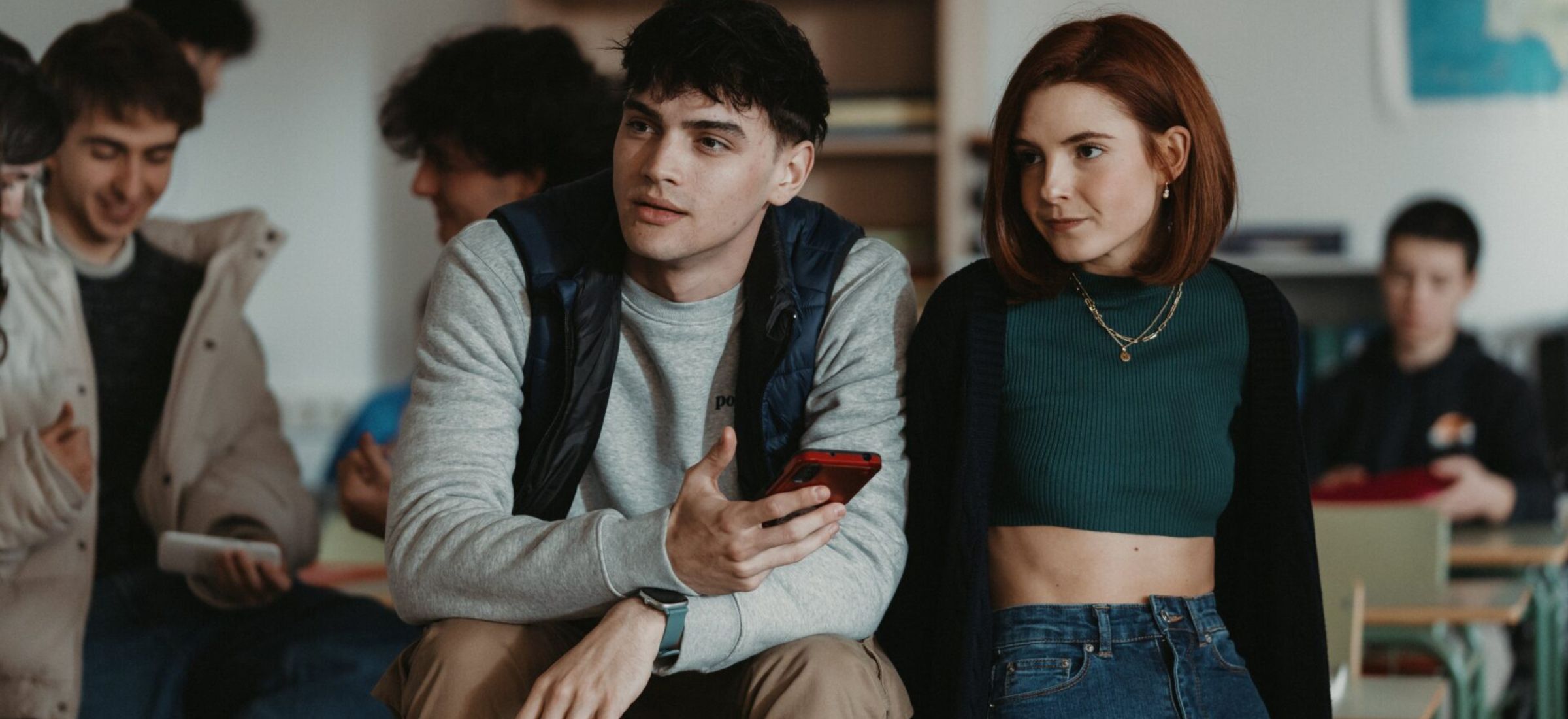 dosc-milczenia-serial-netflix-opinia-o-czym-ksiazka-obsada