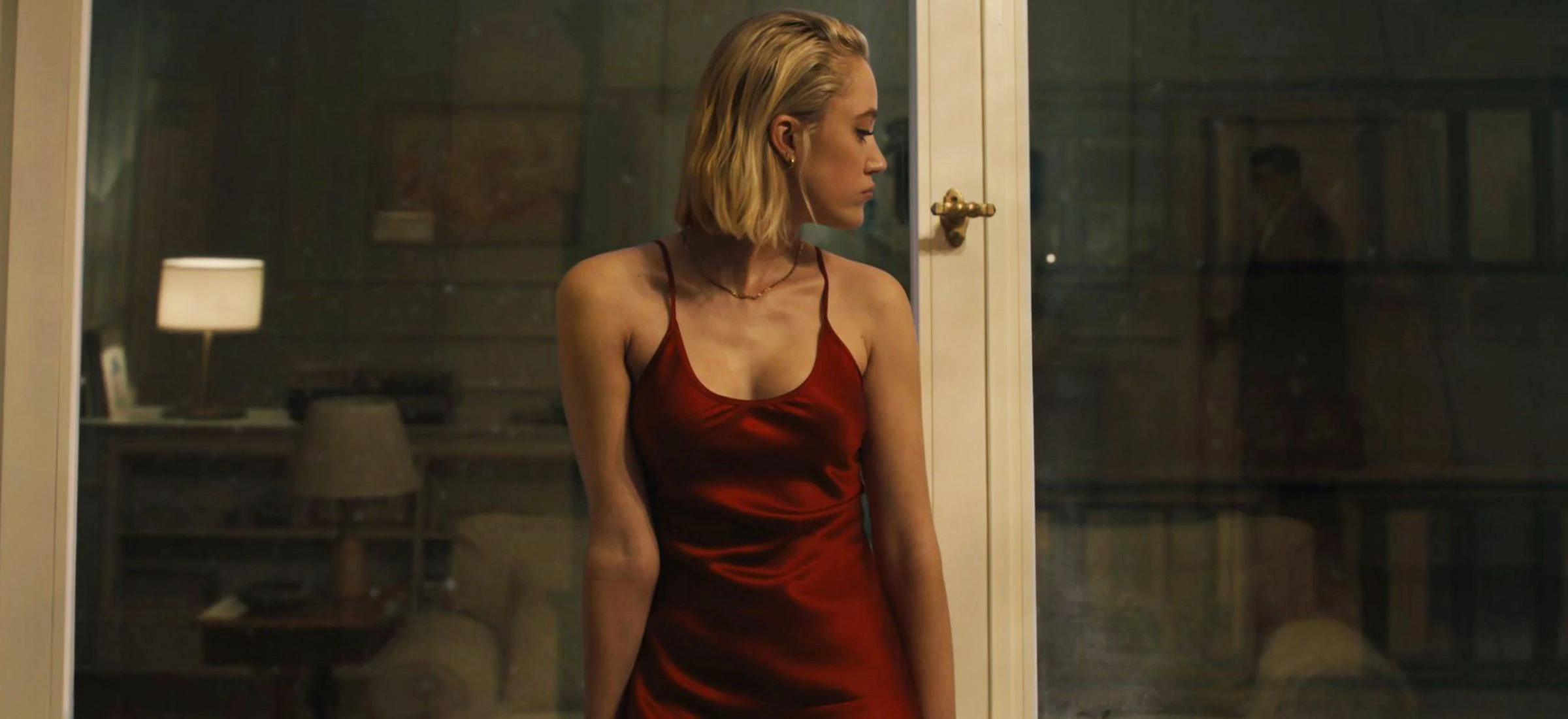 watcher film skyshowtime thriller maika monroe opinie