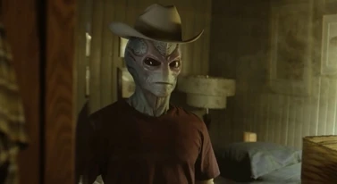 Resident Alien anulowany po 4. sezonie. Polacy pokochali serial na Netfliksie