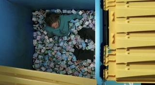 pluribus-mleko-carol-jedyna-teorie