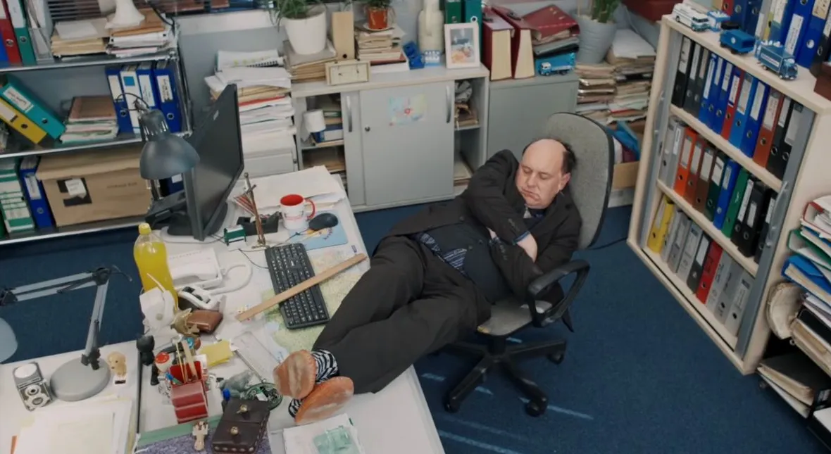 the office pl 5 darek śpi