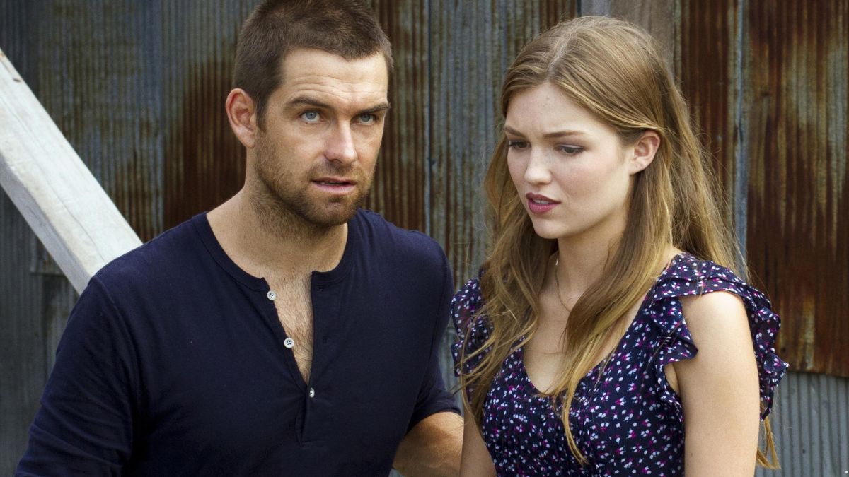 Gdzie obejrzeć serial Banshee? Widzowie zachwyceni mięsistym akcyjniakiem