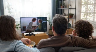 Czy światłowód z telewizją się opłaca? Policzyliśmy to