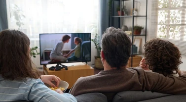 Czy światłowód z telewizją się opłaca? Policzyliśmy to