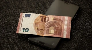 Najlepsze aplikacje do wymiany walut na telefon (Android/iOS) – przegląd 2026 