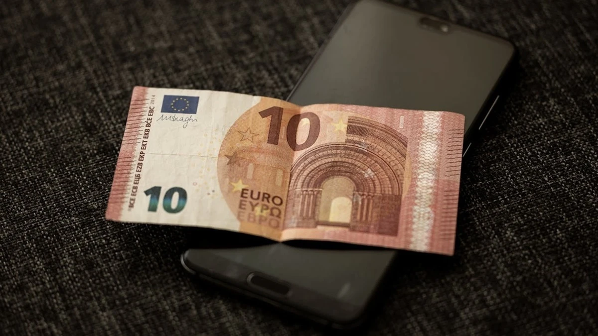 Najlepsze aplikacje do wymiany walut na telefon (Android/iOS) – przegląd 2026 